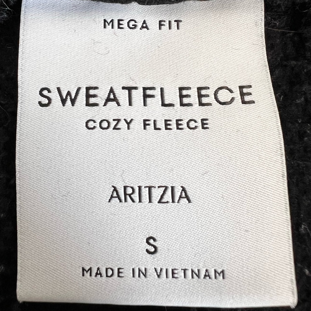 Aritzia Black Cargo Sweatpants - Picture 3 of 5